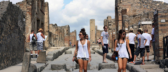 Можно ли получить загранпаспорт срочно и посетить Помпеи бесплатно?