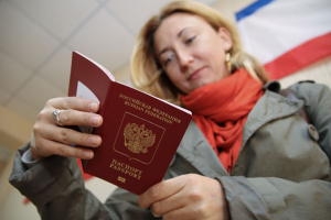 Для поездки на Украину россиянам придется предъявить загранпаспорт