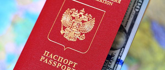 Изготовить загранпаспорт срочно и выбрать фон для селфи. Вопрос: согласна ли Джоконда?