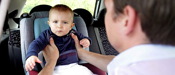 Зачем автомобилистам с детьми возить с собой детский загранпаспорт